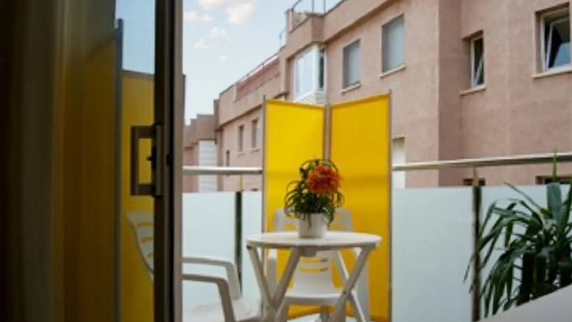 Modern Apartment On The Costa Brava With 2 Bedrooms, Balcony & Wifi 20 contacts